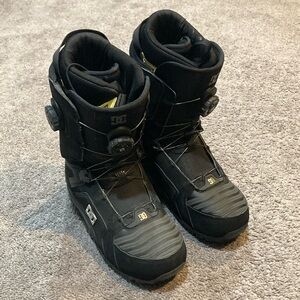 DC Snowboarding Boots